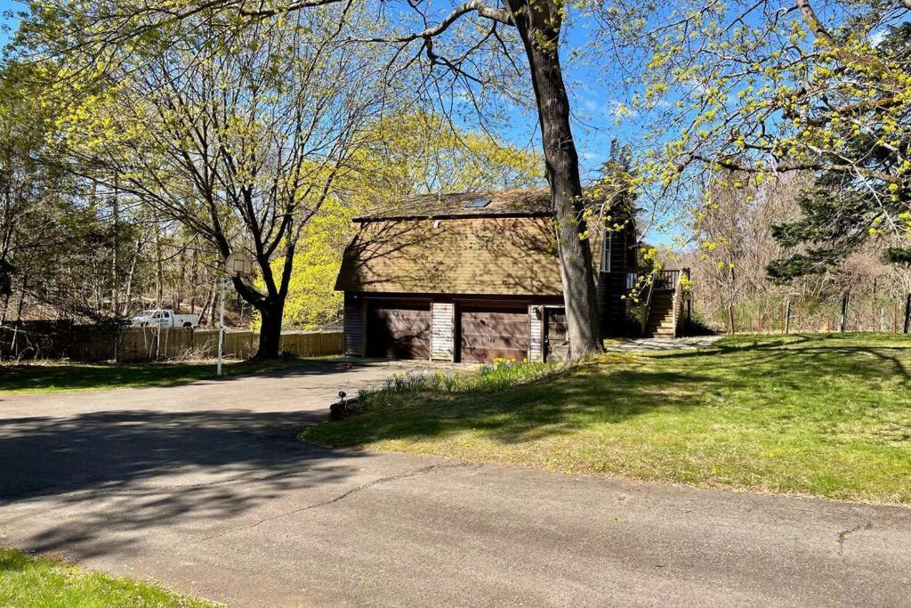 Newly Renovated Carriage House Near Town & Beaches Madison Buitenkant foto