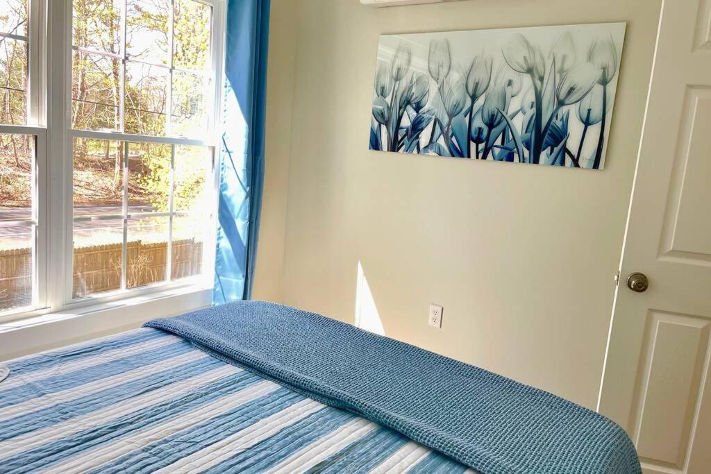 Newly Renovated Carriage House Near Town & Beaches Madison Buitenkant foto