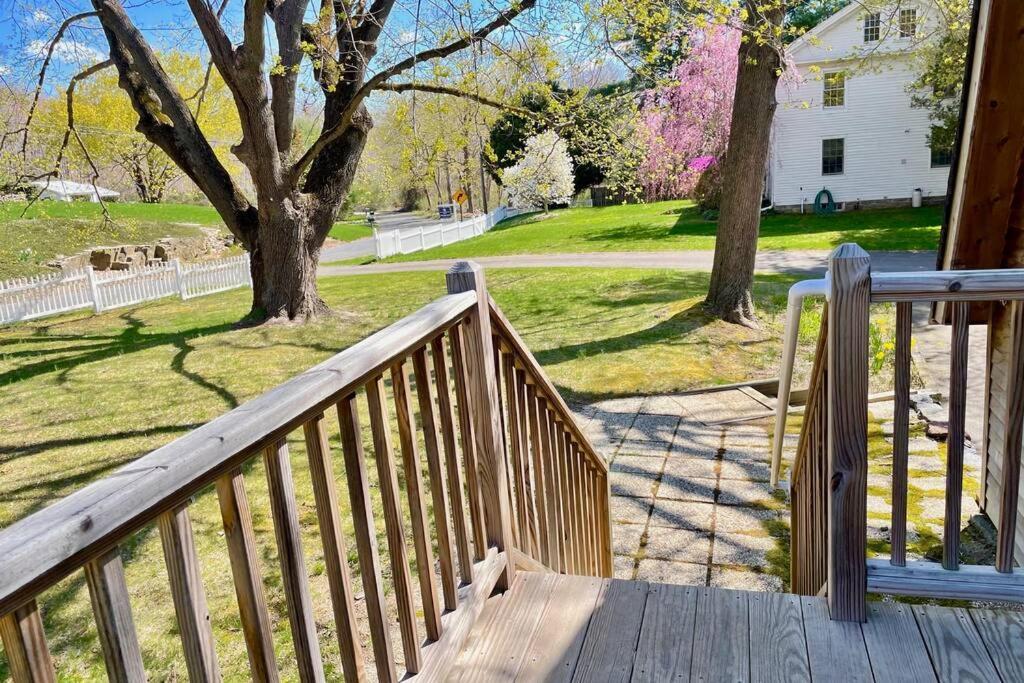 Newly Renovated Carriage House Near Town & Beaches Madison Buitenkant foto